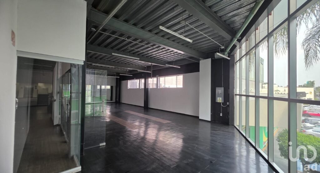 Renta de Local en Plaza Comercial