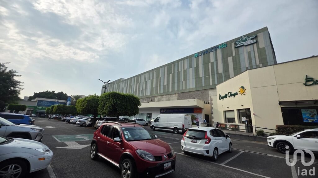 Renta de Local en Plaza Comercial