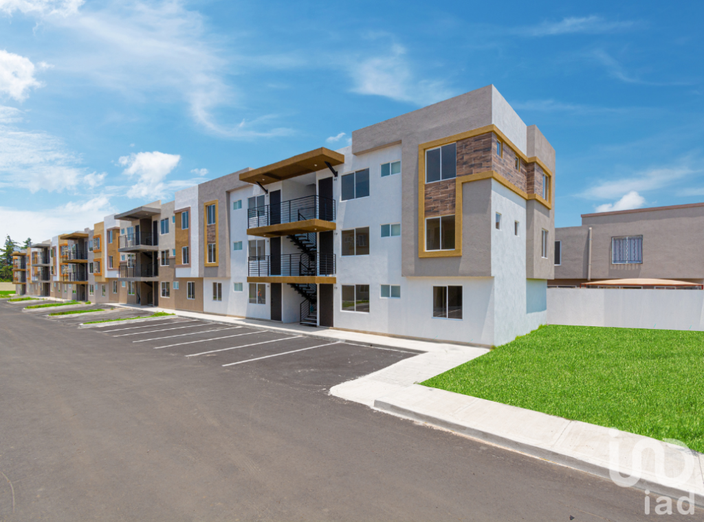 Departamento en VENTA - 3 recámaras, Amplios espacios - Con estacionamiento.