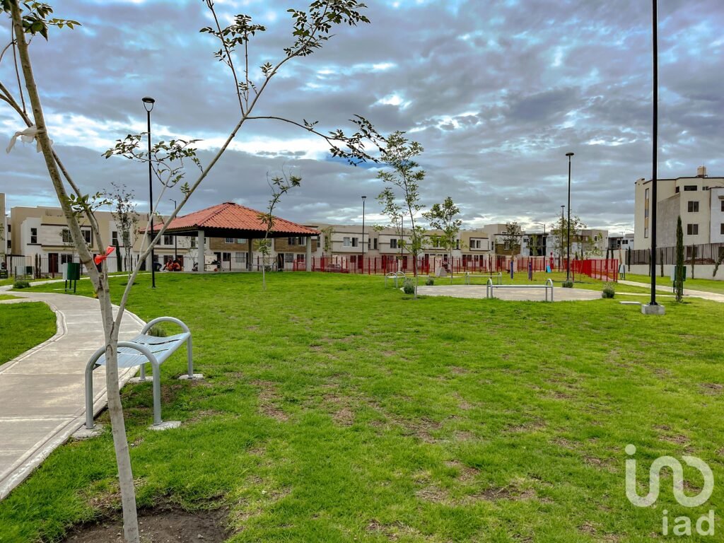 Departamento en VENTA - 3 recámaras, Amplios espacios - Con estacionamiento.