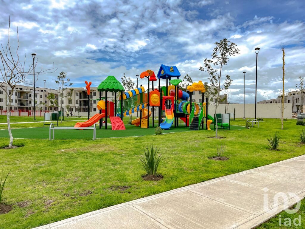 Departamento en VENTA - 3 recámaras, Amplios espacios - Con estacionamiento.