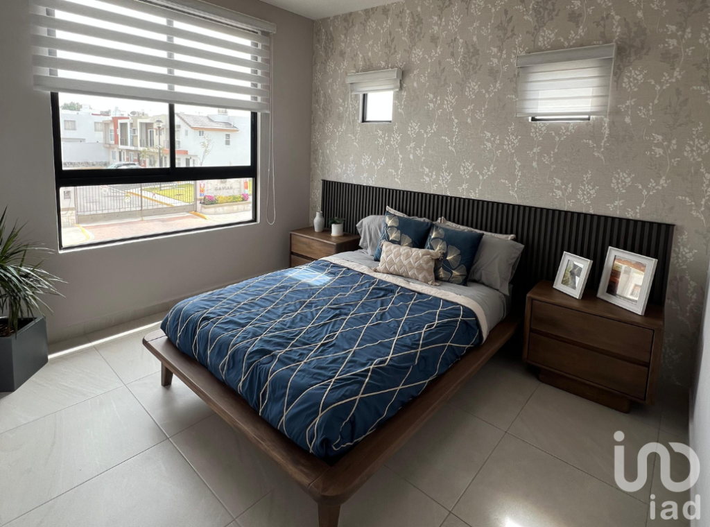 CASA en VENTA - 3 recamaras, 3 baños completos, 2 cajones estacionamiento - NUEVA