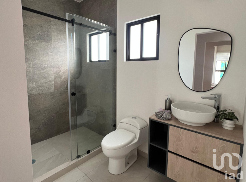 CASA en VENTA - 3 recamaras, 3 baños completos, 2 cajones estacionamiento - NUEVA