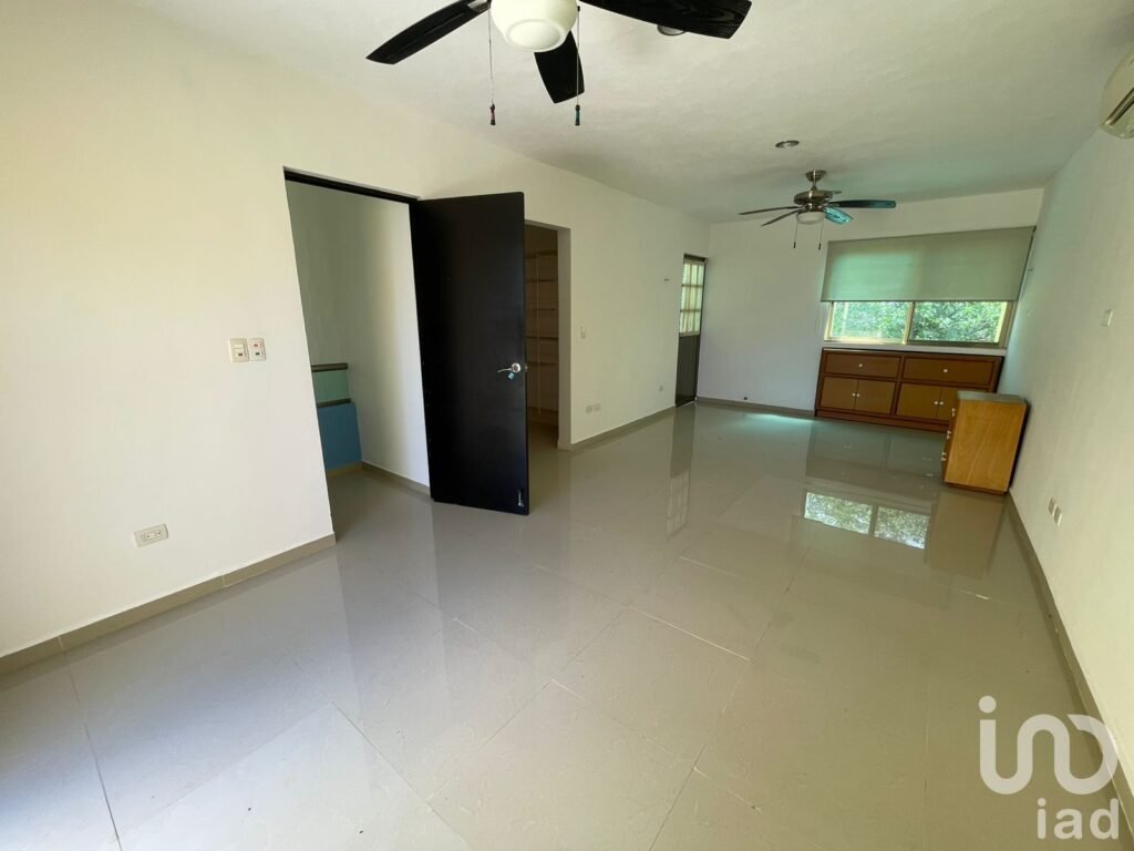 VENTA DE CASA EN LAS MARGARITAS CHOLUL CON AMPLIO TERRENO