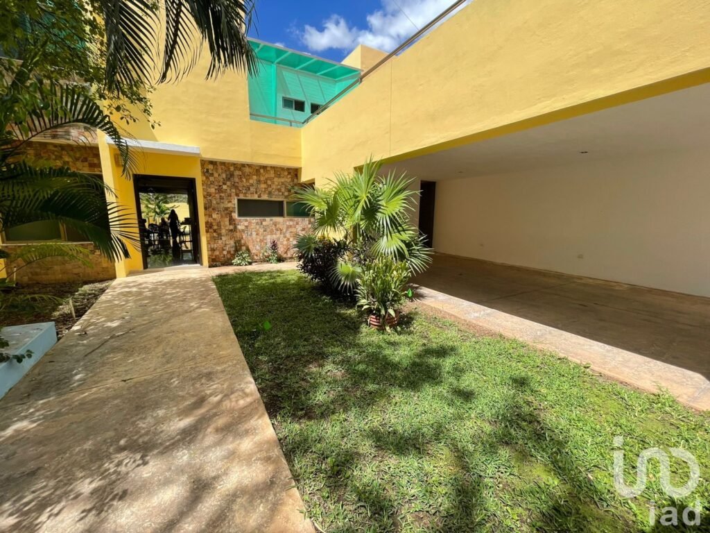 VENTA DE CASA EN LAS MARGARITAS CHOLUL CON AMPLIO TERRENO