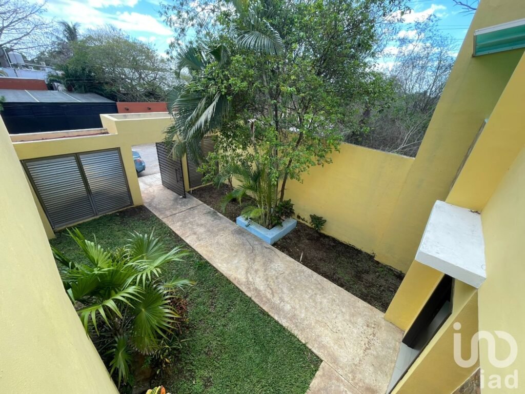 VENTA DE CASA EN LAS MARGARITAS CHOLUL CON AMPLIO TERRENO