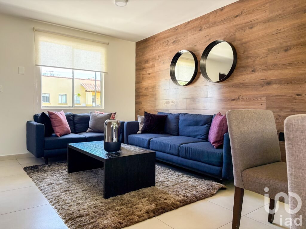 Casa en VENTA - NUEVA - 3 recamaras, Jardin posterior y 2 cajones de estacionamiento.