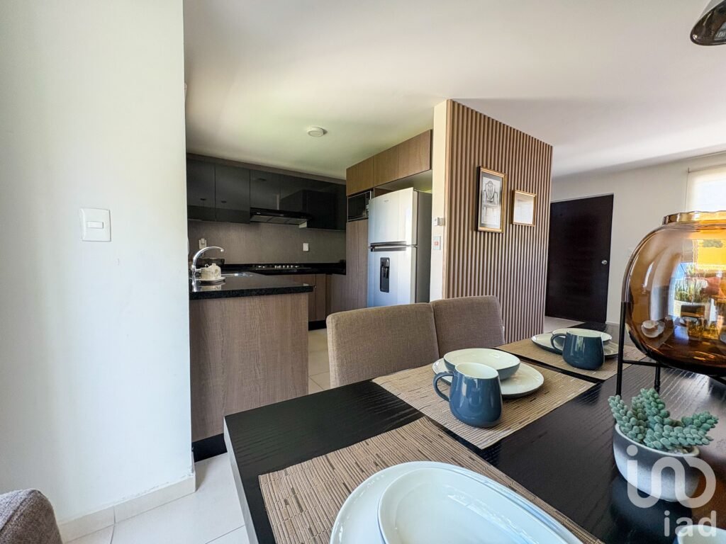 Casa en VENTA - NUEVA - 3 recamaras, Jardin posterior y 2 cajones de estacionamiento.