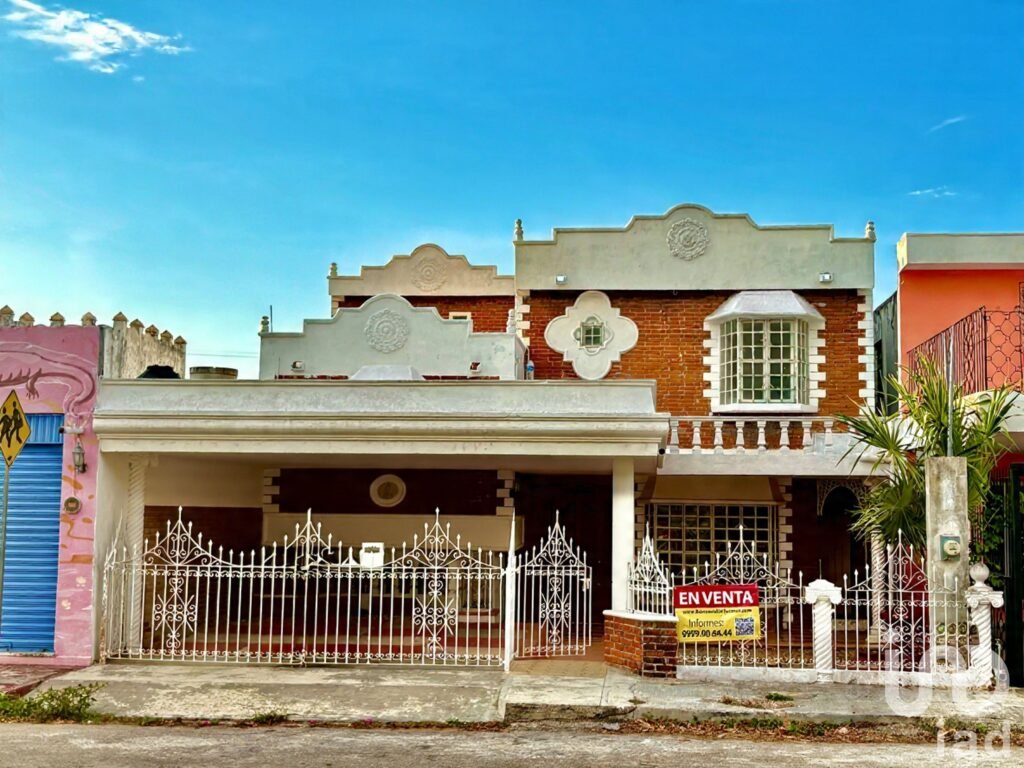 Amplia Casa en Venta 4 Recamaras en jardines de Merida $4,200,000 Excelente ubicacion