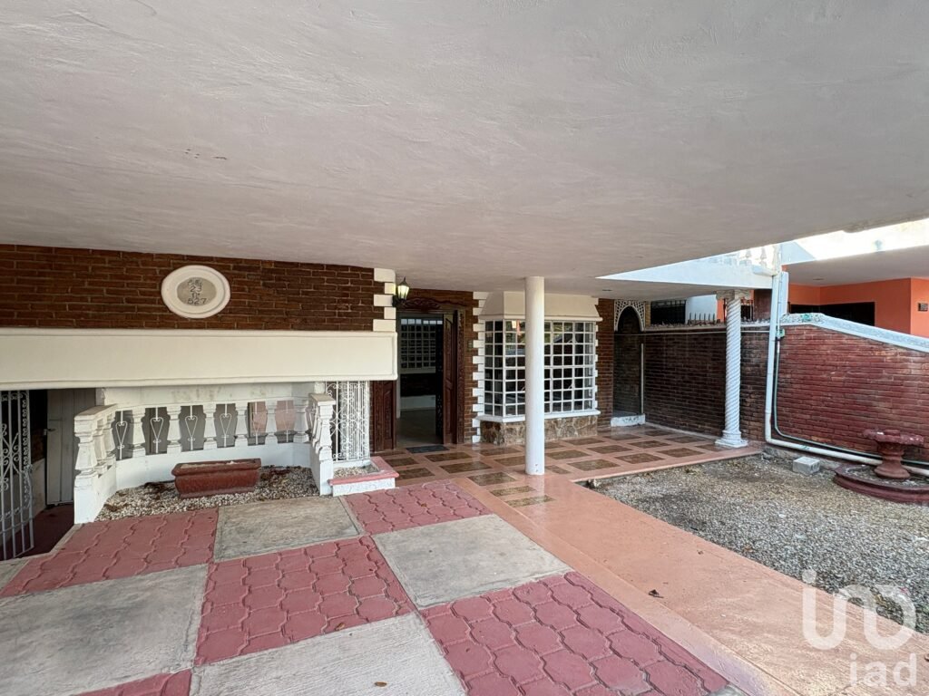 Amplia Casa en Venta 4 Recamaras en jardines de Merida $4,200,000 Excelente ubicacion