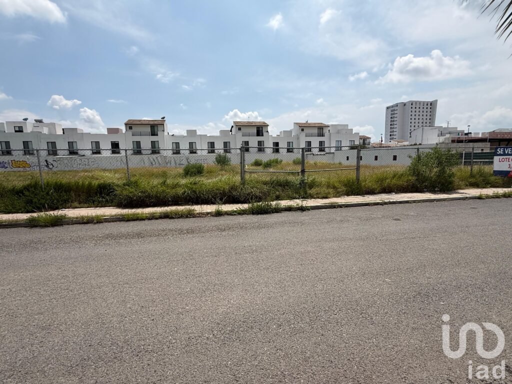 VENTA DE TERRENO EN EL SALITRE, FRENTE A ANTEA, QUERETARO