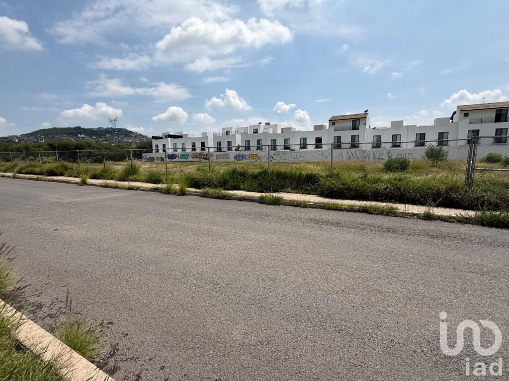VENTA DE TERRENO EN EL SALITRE, FRENTE A ANTEA, QUERETARO
