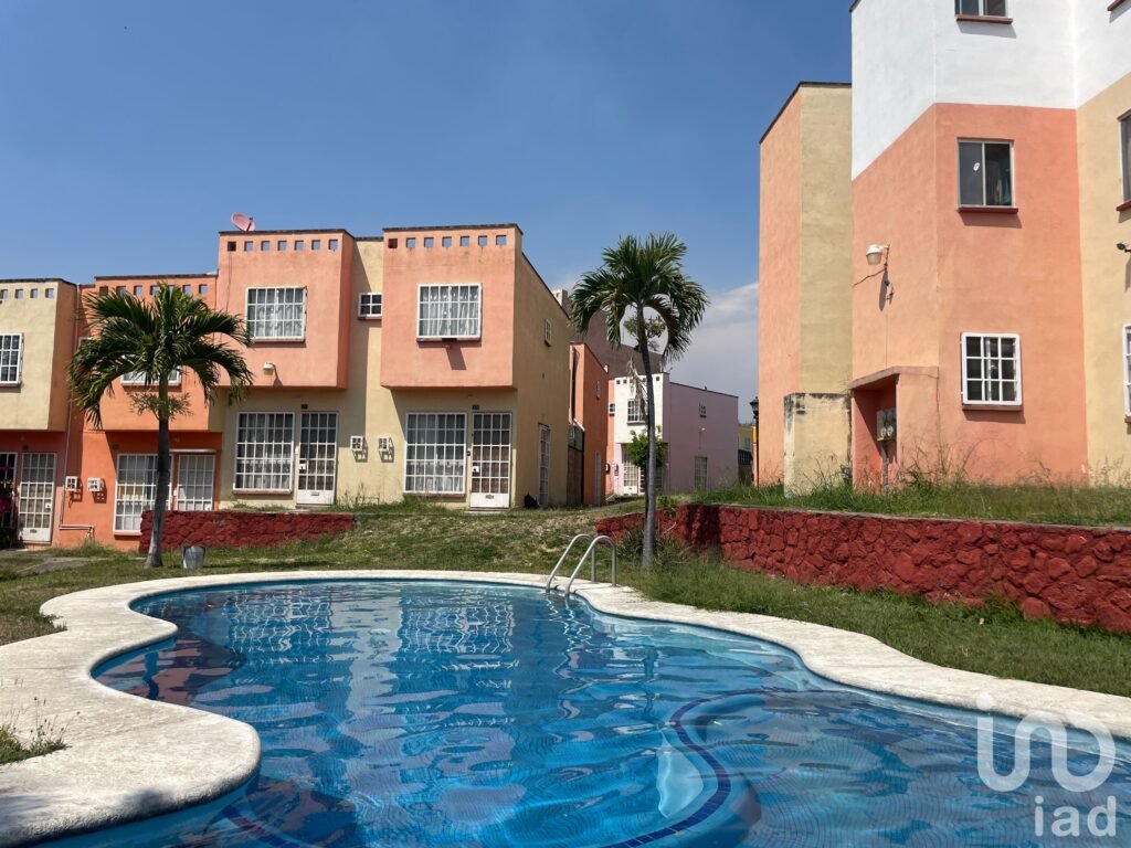 RENTA DE CASA A PIE DE ALBERCA EN PUNTA VERDE TEMIXCO