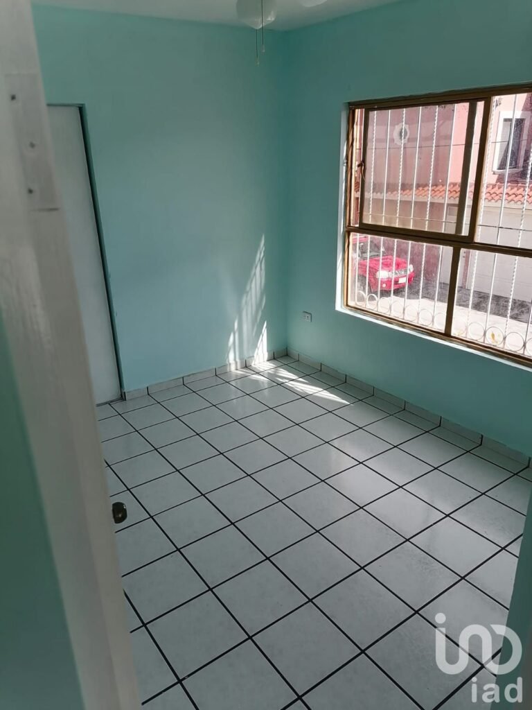 Casa en Venta en Durango, Fracc. Granja Graciela | 5 Recámaras (2 en Planta Baja).