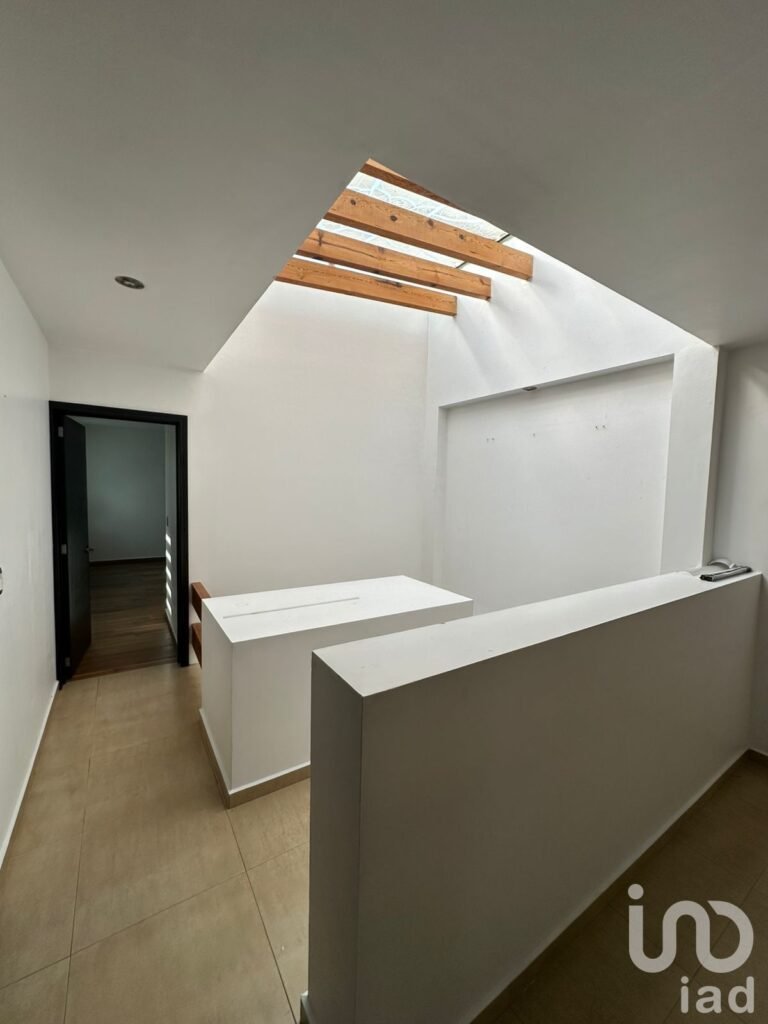 Casa de 2 niveles en fraccionamiento Arboledas de San Javier, Pachuca, Hidalgo.