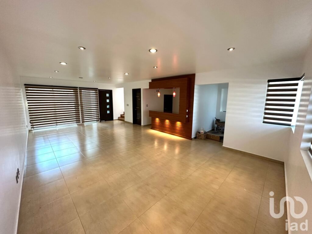 Casa de 2 niveles en fraccionamiento Arboledas de San Javier, Pachuca, Hidalgo.