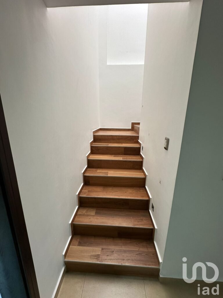 Casa de 2 niveles en fraccionamiento Arboledas de San Javier, Pachuca, Hidalgo.