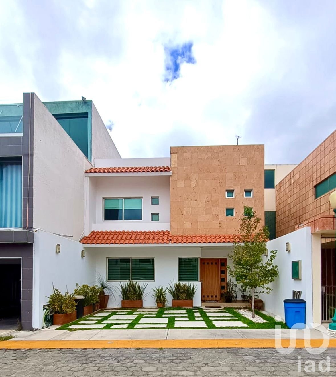 Casa de 2 niveles en fraccionamiento Arboledas de San Javier, Pachuca, Hidalgo. Casa de 2 niveles en fraccionamiento Arboledas de San Javier, Pachuca, Hidalgo.