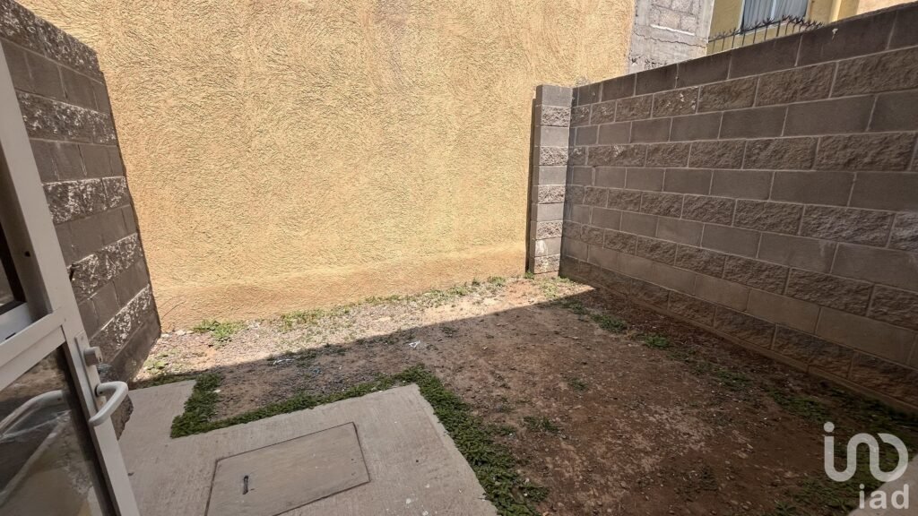 Casa de 2 Niveles dentro de Fraccionamiento en Tecámac, Estado de México