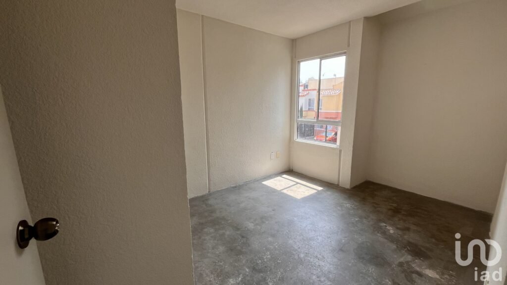 Casa de 2 Niveles dentro de Fraccionamiento en Tecámac, Estado de México