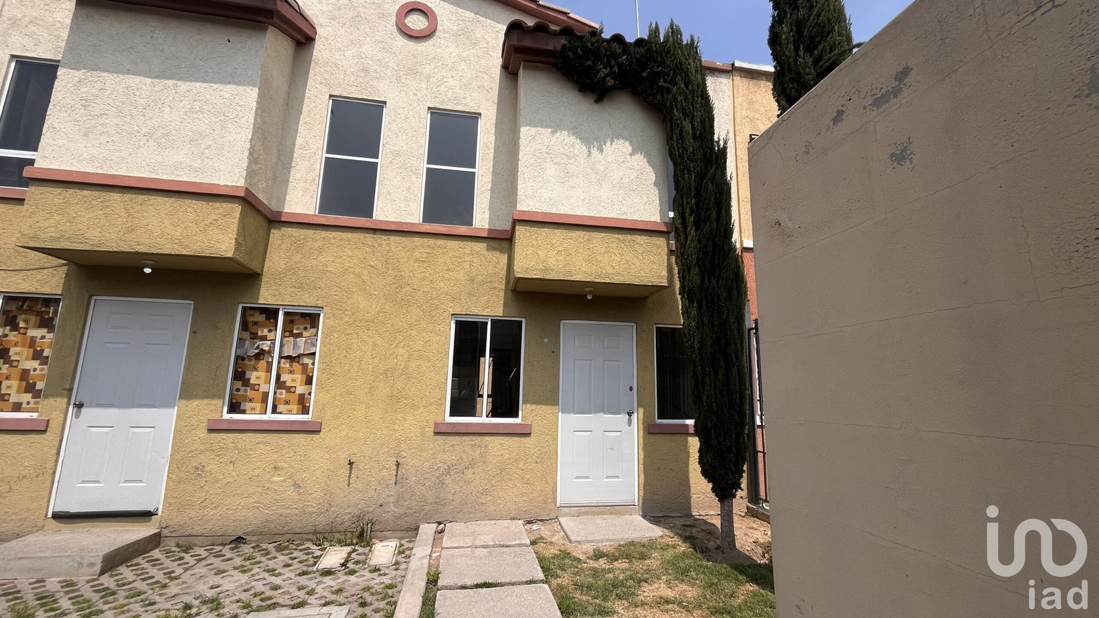 Casa de 2 Niveles dentro de Fraccionamiento en Tecámac, Estado de México