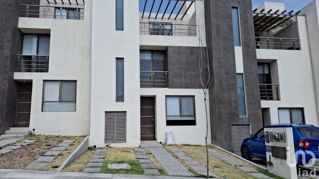 RESIDENCIAL DEL PARQUE - MELISSANI.  CASA EN PRIVADA