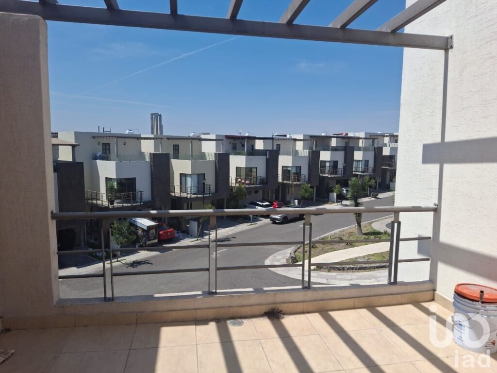 RESIDENCIAL DEL PARQUE - MELISSANI.  CASA EN PRIVADA