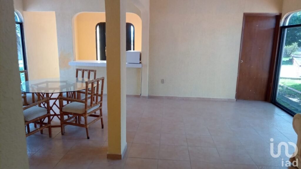 Venta 4070 m2, Alberca grande 5 Bungalows en Tequesquitengo.