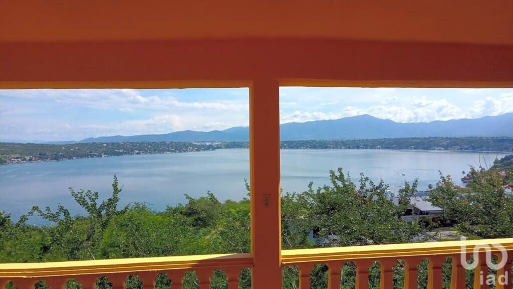 Venta 4070 m2, Alberca grande 5 Bungalows en Tequesquitengo. - 2344042 casas en venta venta 4070 m2 alberca grande 5 bungalows en tequesquitengo 291776