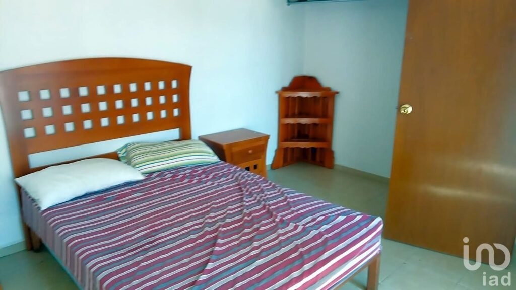 Venta 4070 m2, Alberca grande 5 Bungalows en Tequesquitengo.