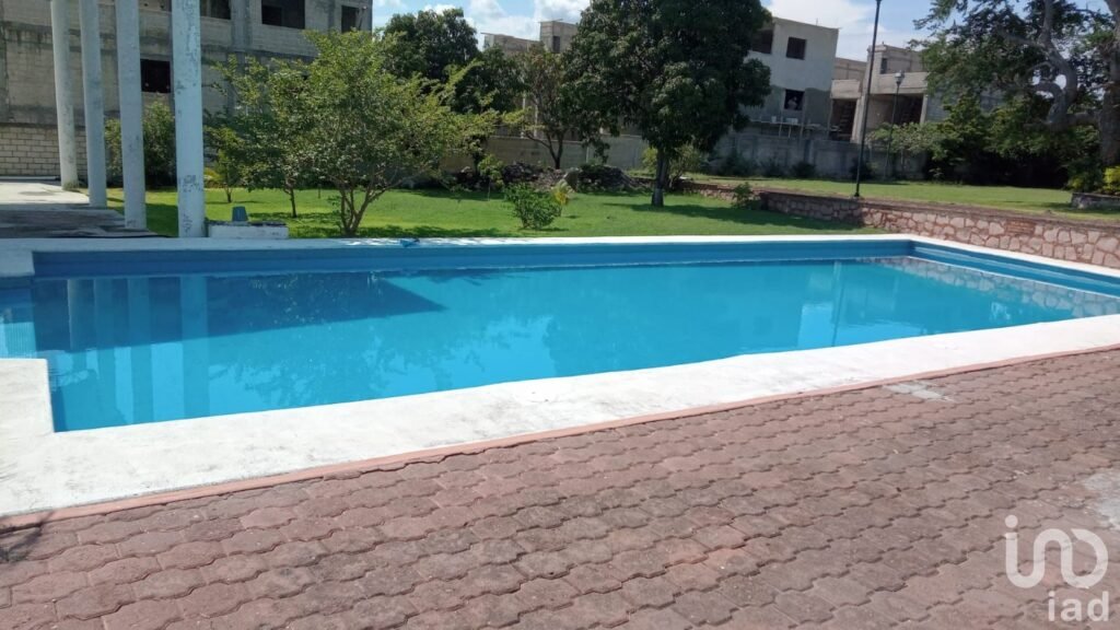Venta 4070 m2, Alberca grande 5 Bungalows en Tequesquitengo.