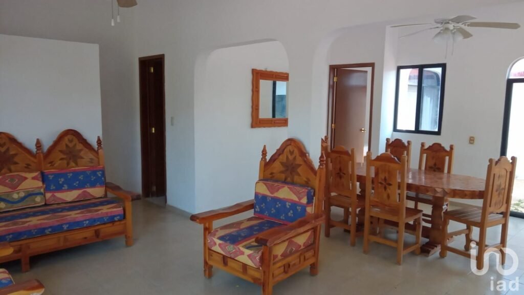 Venta 4070 m2, Alberca grande 5 Bungalows en Tequesquitengo.