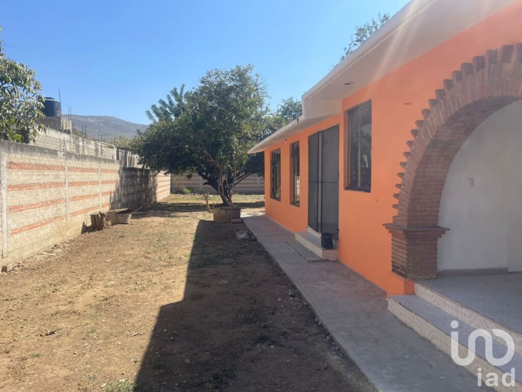 CASA EN VENTA CON PATIO GRANDE EN EL CENTRO DE ÁNIMAS TRUJANO, OAXACA