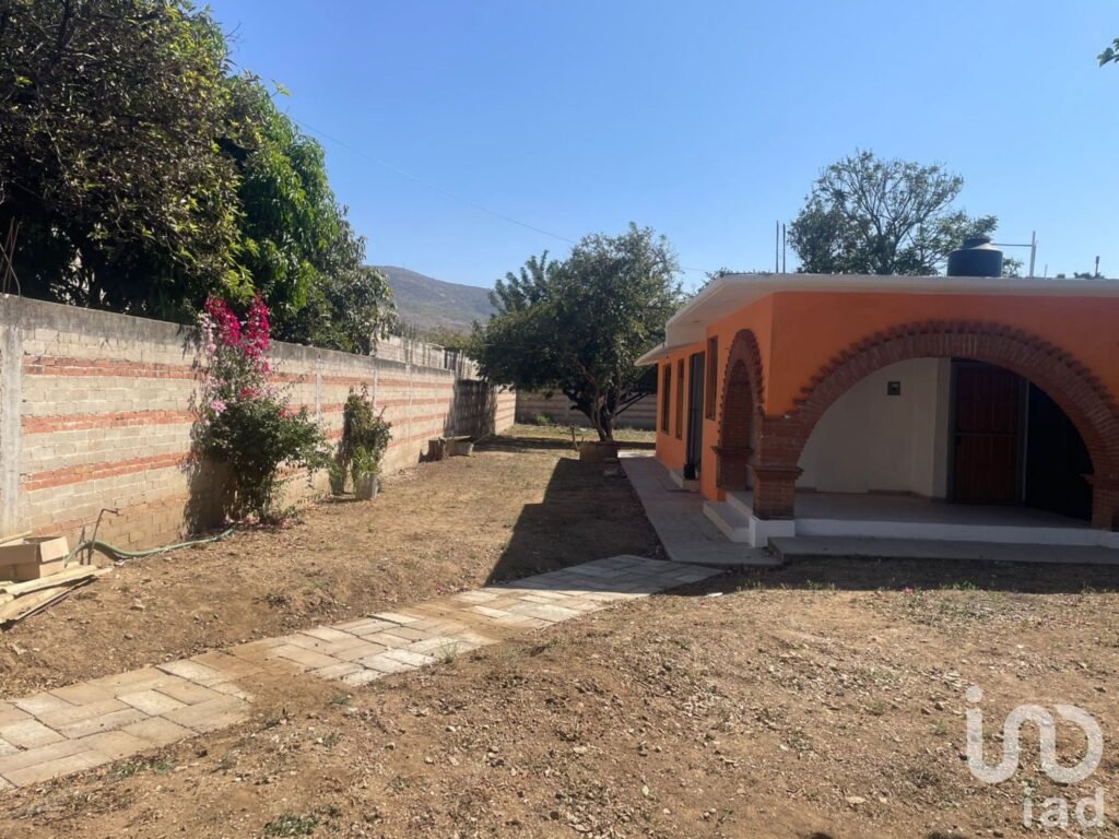 CASA EN VENTA CON PATIO GRANDE EN EL CENTRO DE ÁNIMAS TRUJANO, OAXACA