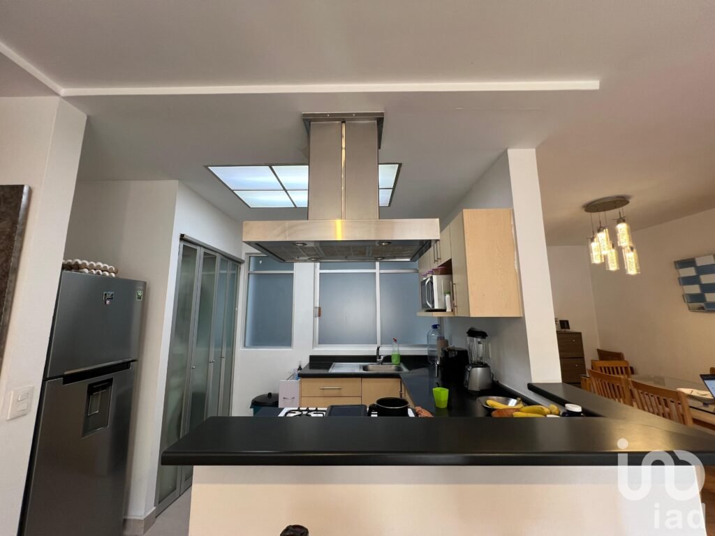 Venta de departamento en la Colonia Del Valle con terraza privada y dos estacionamientos