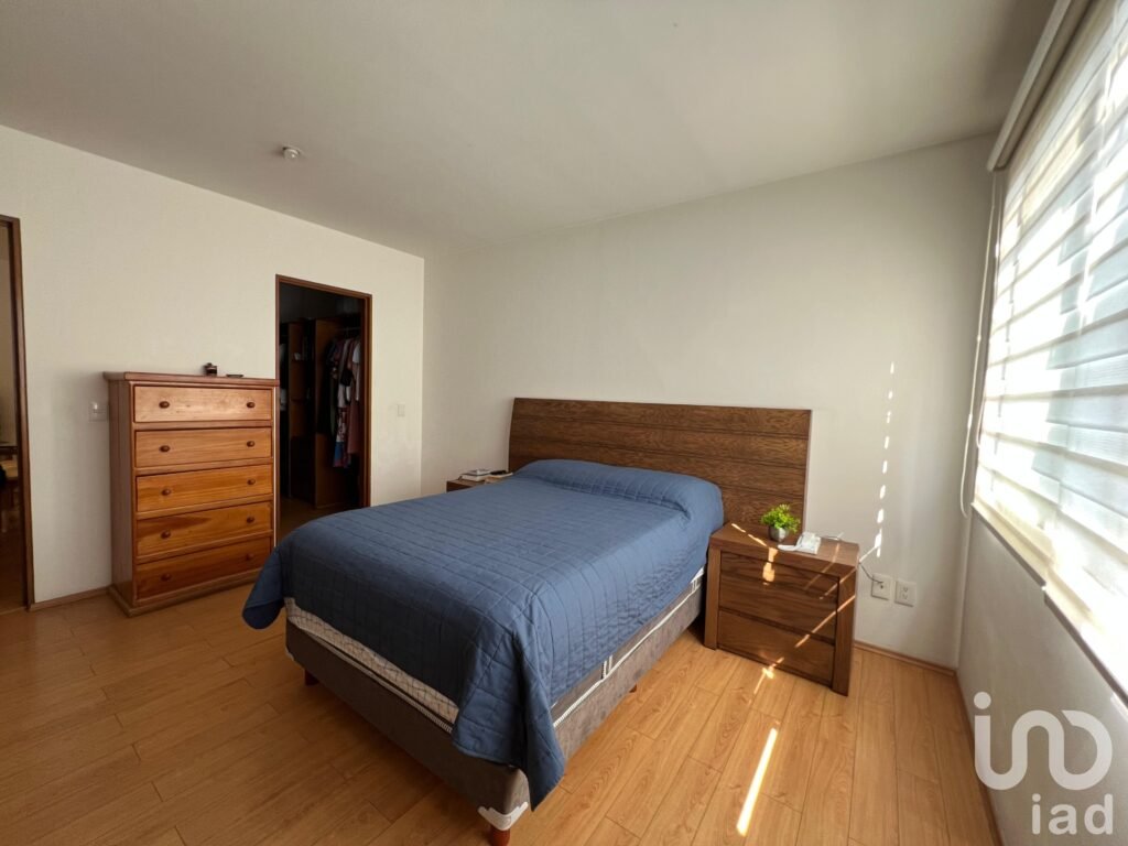 Venta de departamento en la Colonia Del Valle con terraza privada y dos estacionamientos