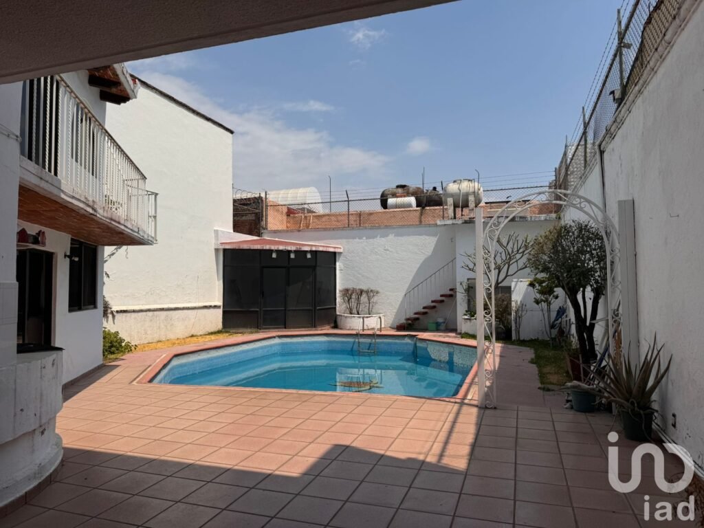 Casa en Venta con Alberca en Fraccionamiento con Vigilancia, Zona Centro Sur, Cuernavaca.