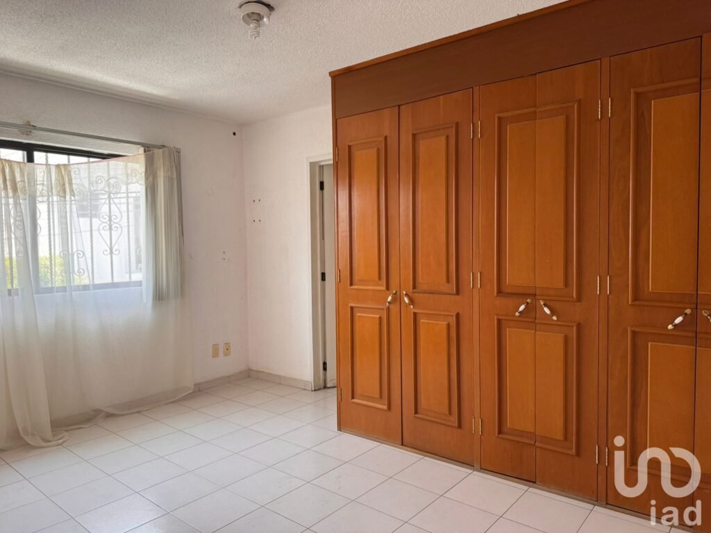 Casa en Venta con Alberca en Fraccionamiento con Vigilancia, Zona Centro Sur, Cuernavaca.