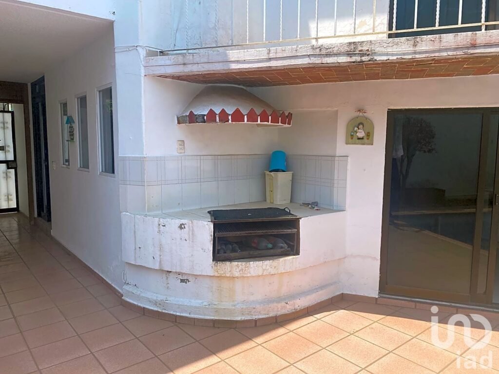 Casa en Venta con Alberca en Fraccionamiento con Vigilancia, Zona Centro Sur, Cuernavaca.