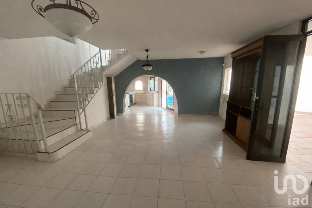 Casa en Venta con Alberca en Fraccionamiento con Vigilancia, Zona Centro Sur, Cuernavaca.
