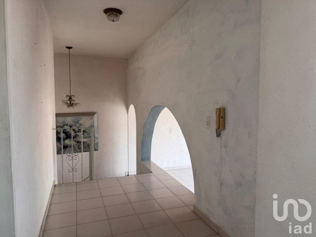 Casa en Venta con Alberca en Fraccionamiento con Vigilancia, Zona Centro Sur, Cuernavaca.