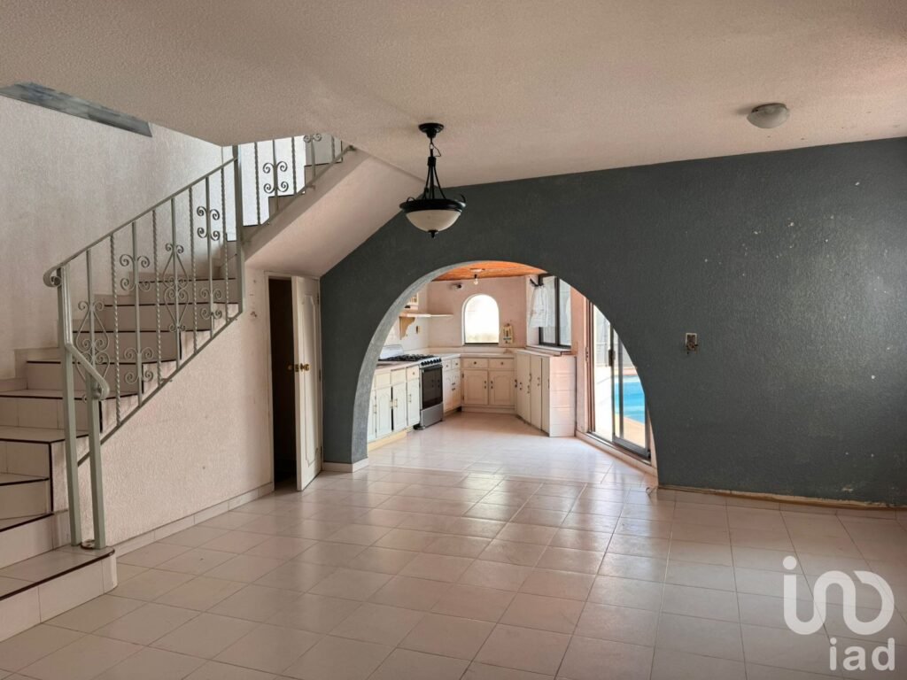 Casa en Venta con Alberca en Fraccionamiento con Vigilancia, Zona Centro Sur, Cuernavaca.