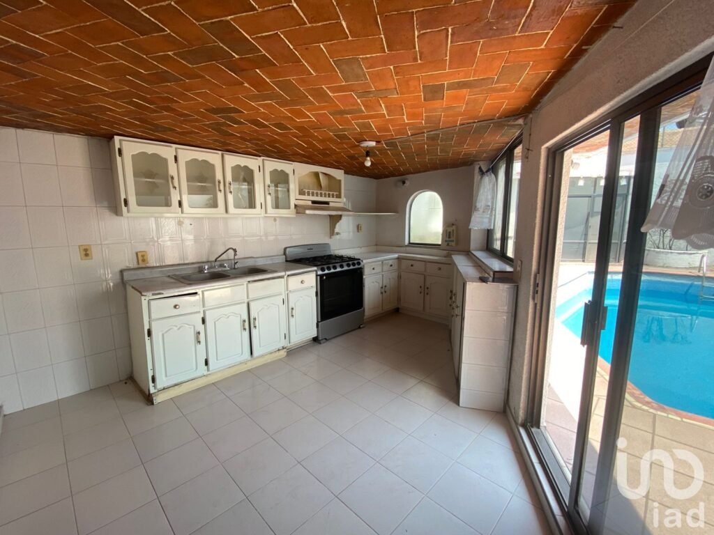 Casa en Venta con Alberca en Fraccionamiento con Vigilancia, Zona Centro Sur, Cuernavaca.