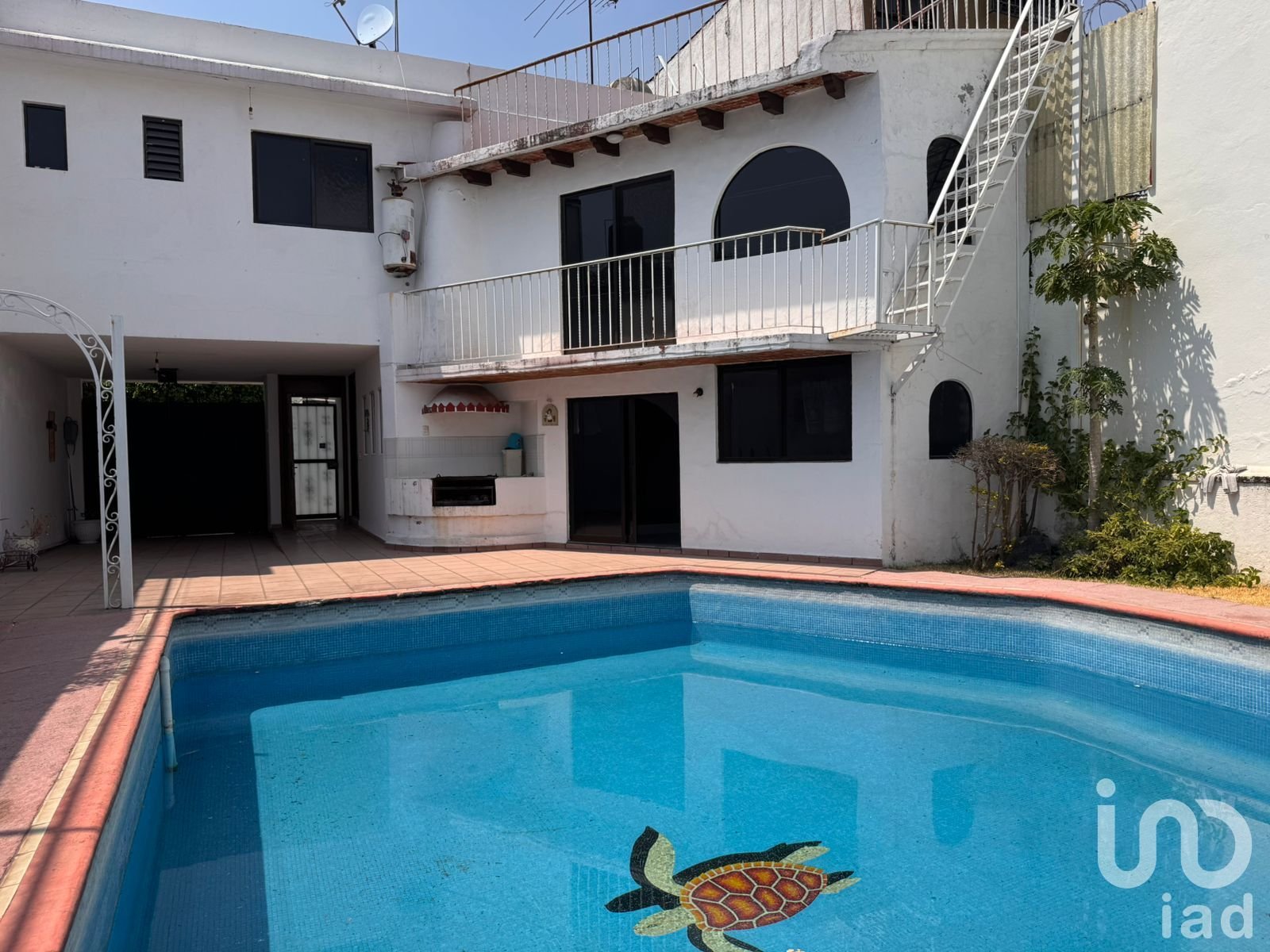 Casa en Venta con Alberca en Fraccionamiento con Vigilancia, Zona Centro Sur, Cuernavaca.