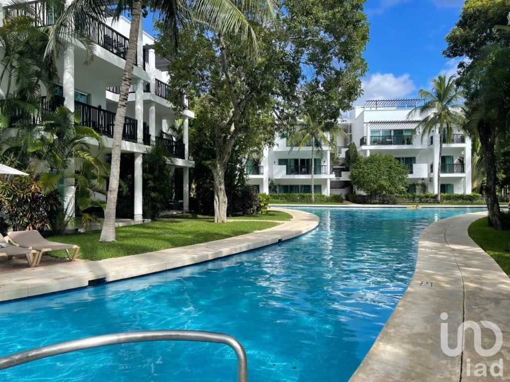 Departamento amueblado, en resort de lujo, con acceso a la playa en Playa del Carmen.