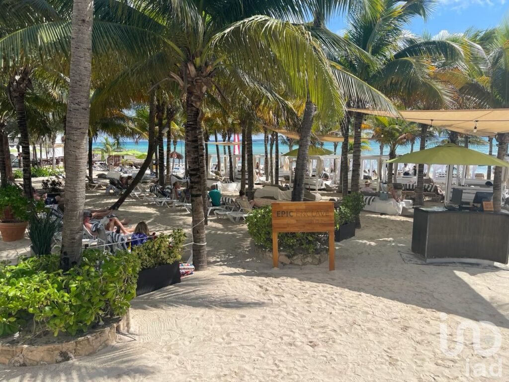 Departamento amueblado, en resort de lujo, con acceso a la playa en Playa del Carmen.