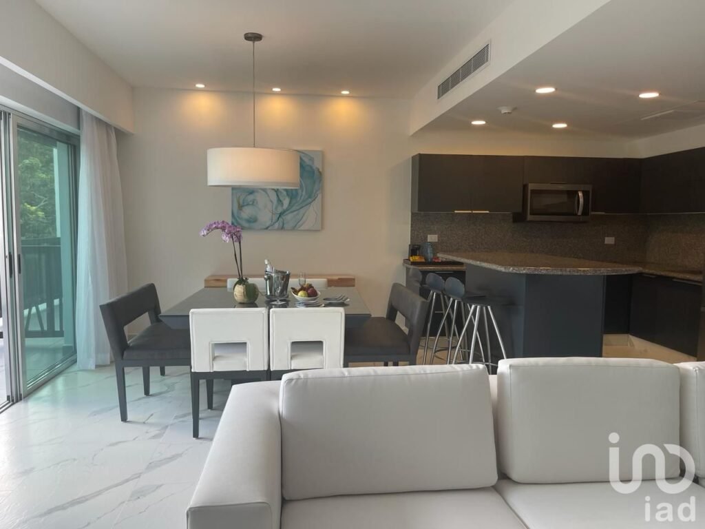 Departamento amueblado, en resort de lujo, con acceso a la playa en Playa del Carmen.