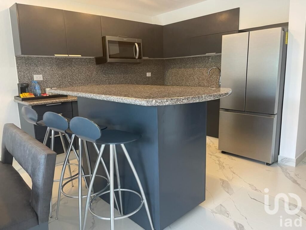 Departamento amueblado, en resort de lujo, con acceso a la playa en Playa del Carmen.