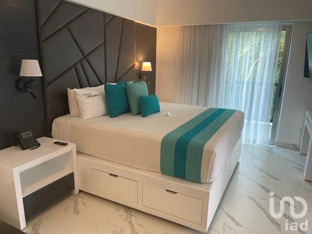 Departamento amueblado, en resort de lujo, con acceso a la playa en Playa del Carmen.