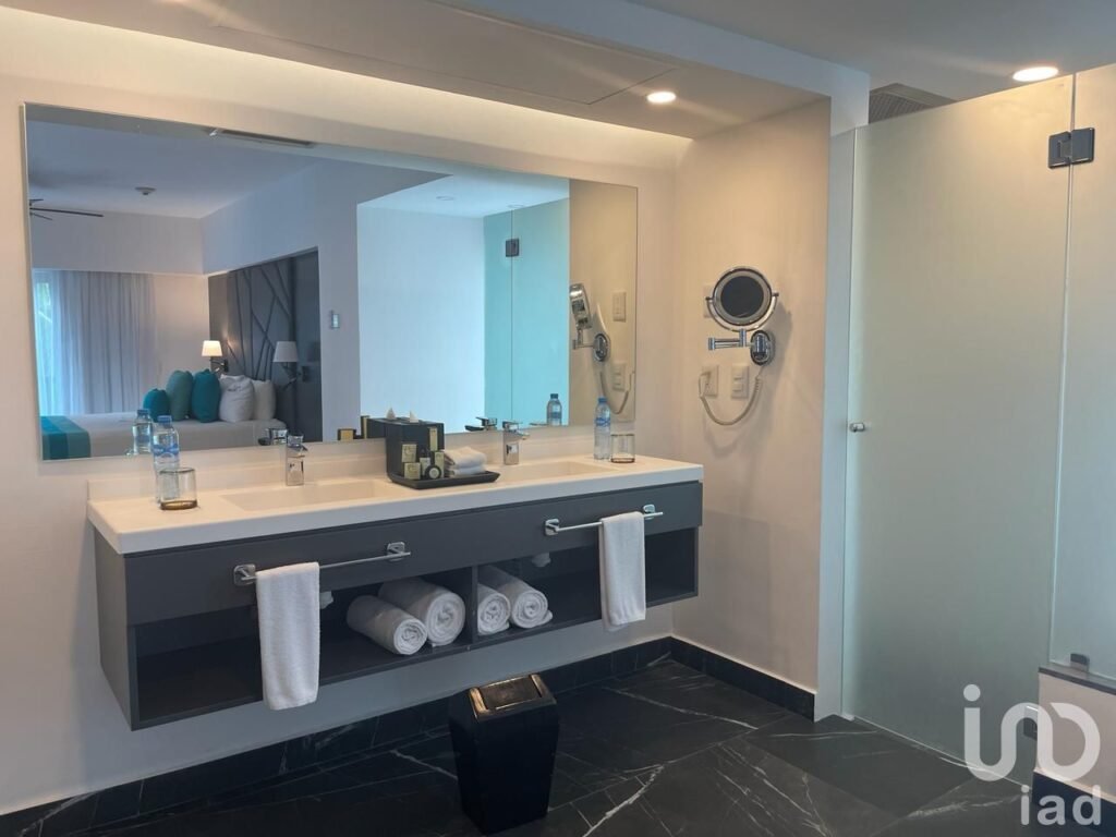 Departamento amueblado, en resort de lujo, con acceso a la playa en Playa del Carmen.